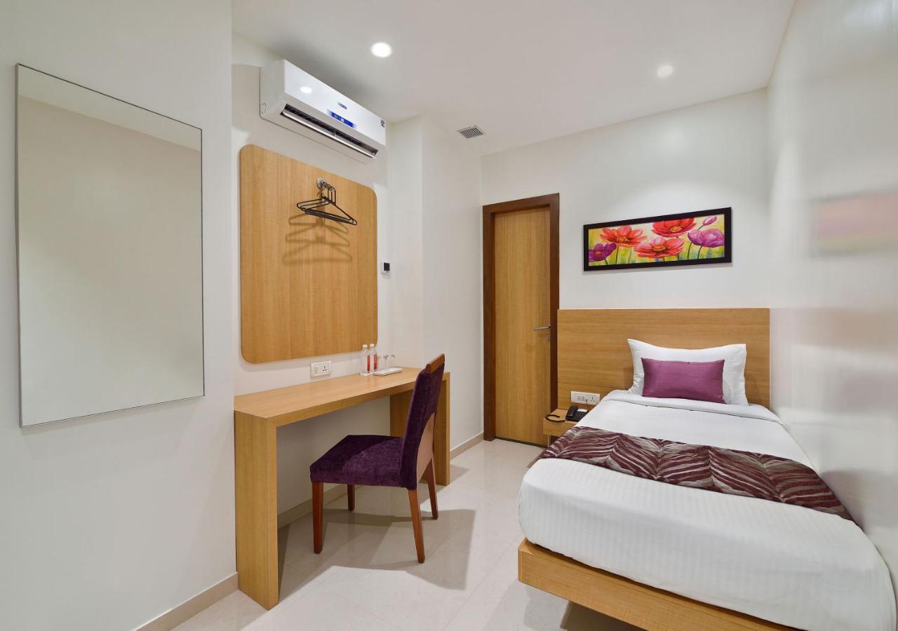Hotel Leafio-Near Airport Bombay Eksteriør billede